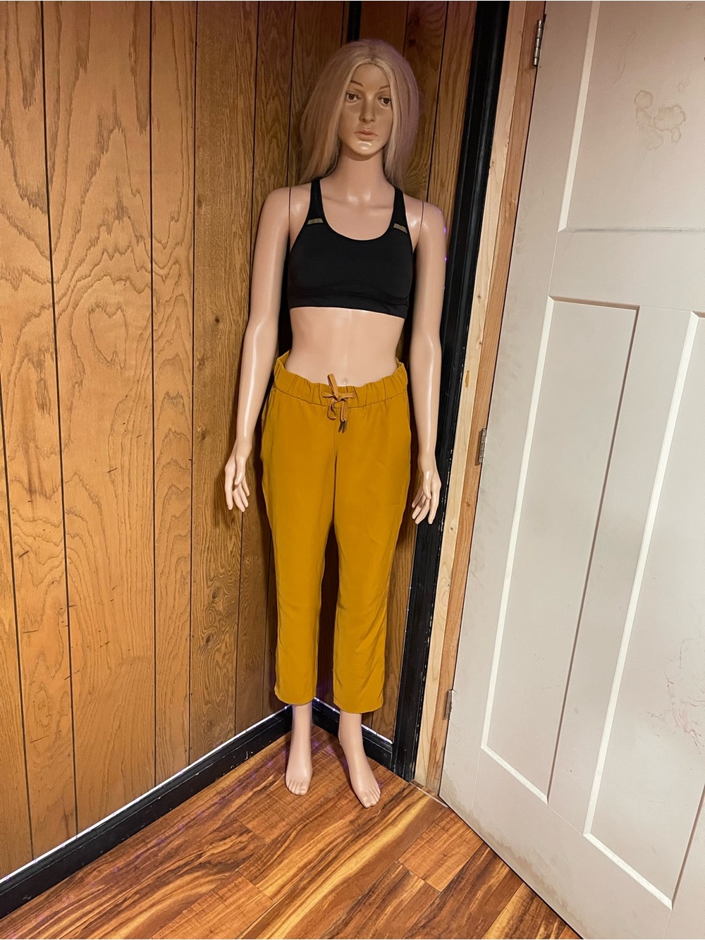Lululemon" On The Fly 7/8 Pant Woven Orange, Size (6)